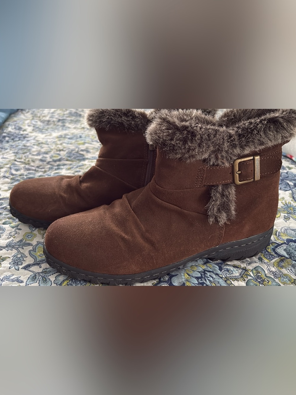 Khombu Lindsey Brown Faux-Fur Suede Ankle Winter Boots with Buckle (size 9)